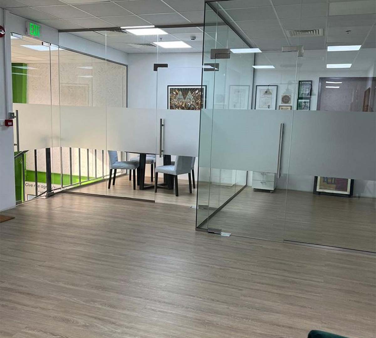 office glass partitions for seperated open workspace